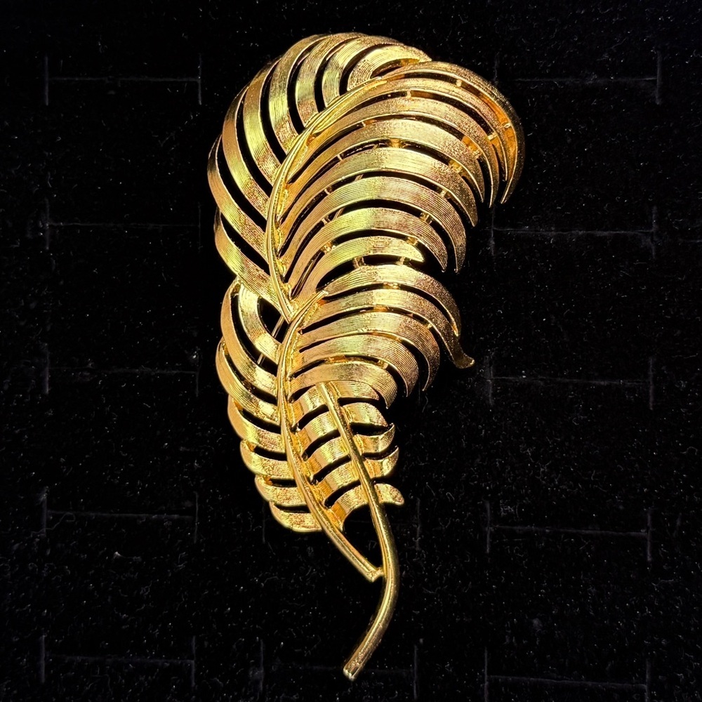 Vinage Textured Goldtone Large Leaf Brooch